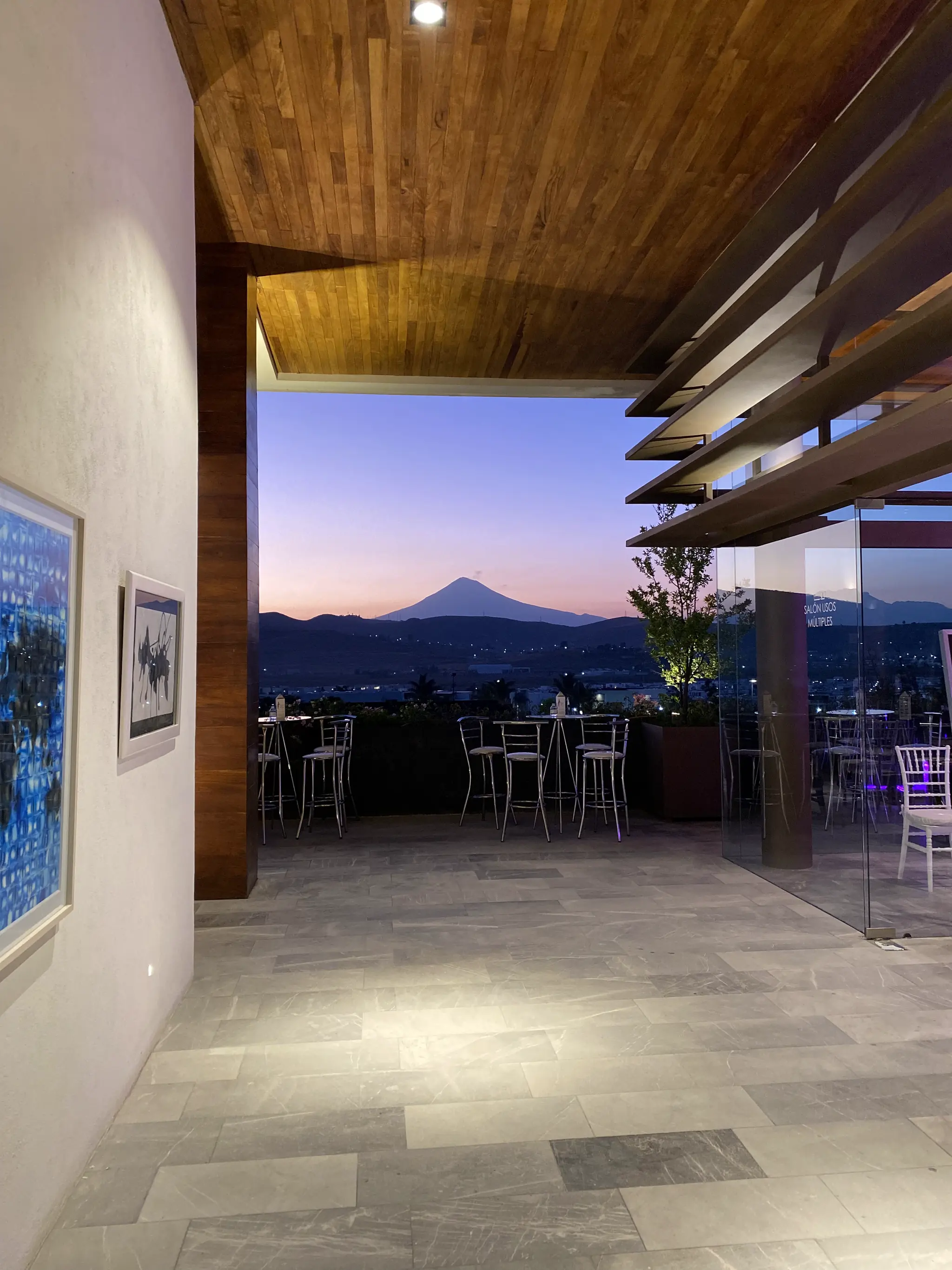 Terraza roof de la Casa Club de Vedana con el Popocatépetl al atardecer